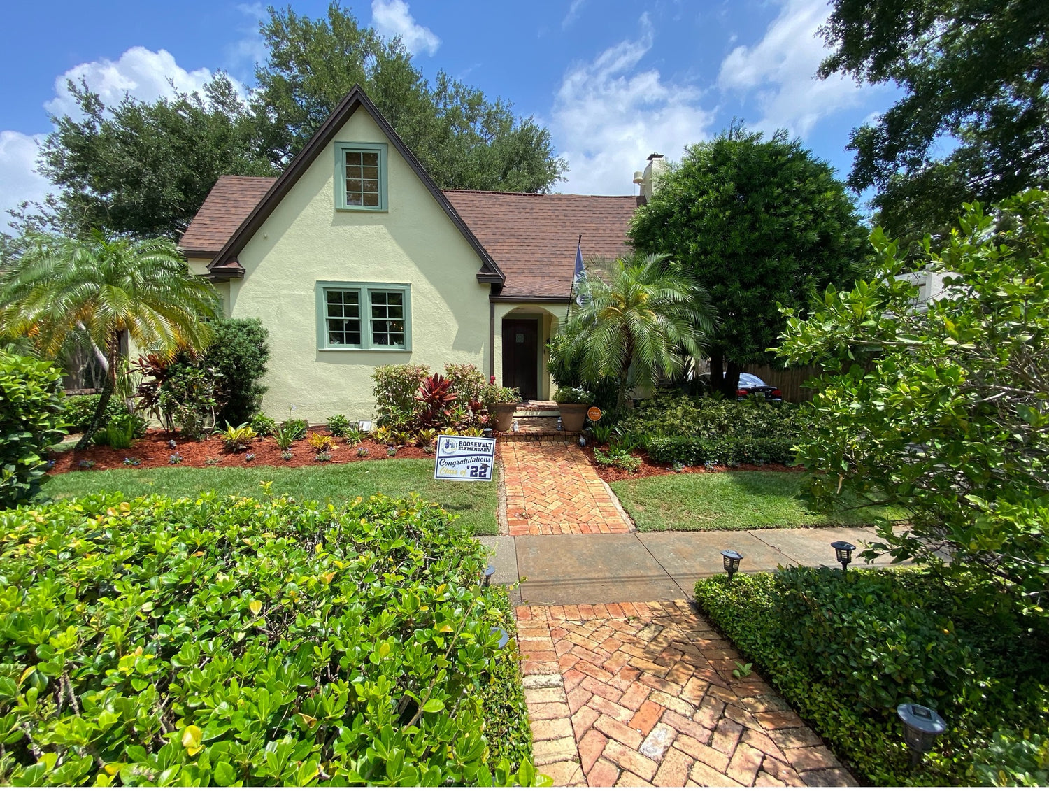 Plant It Tampa Bay – We are the premier providers residential & commercial landscaping in the Tampa Bay Area. On-line Plant Nursery, Flowers, Trees, Palms, Lawn Services, Yard Cleanup, Artificial Turf, Pavers, fencing & Landscaping.